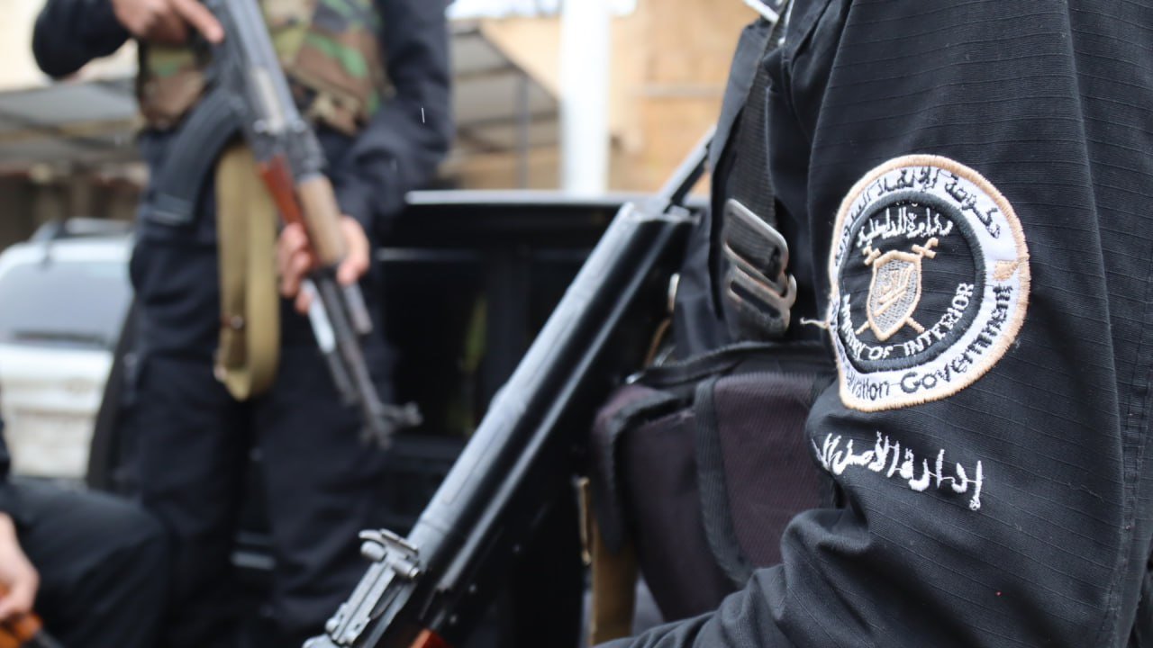 صورة من الأرشيف لعناصر من الأمن العام