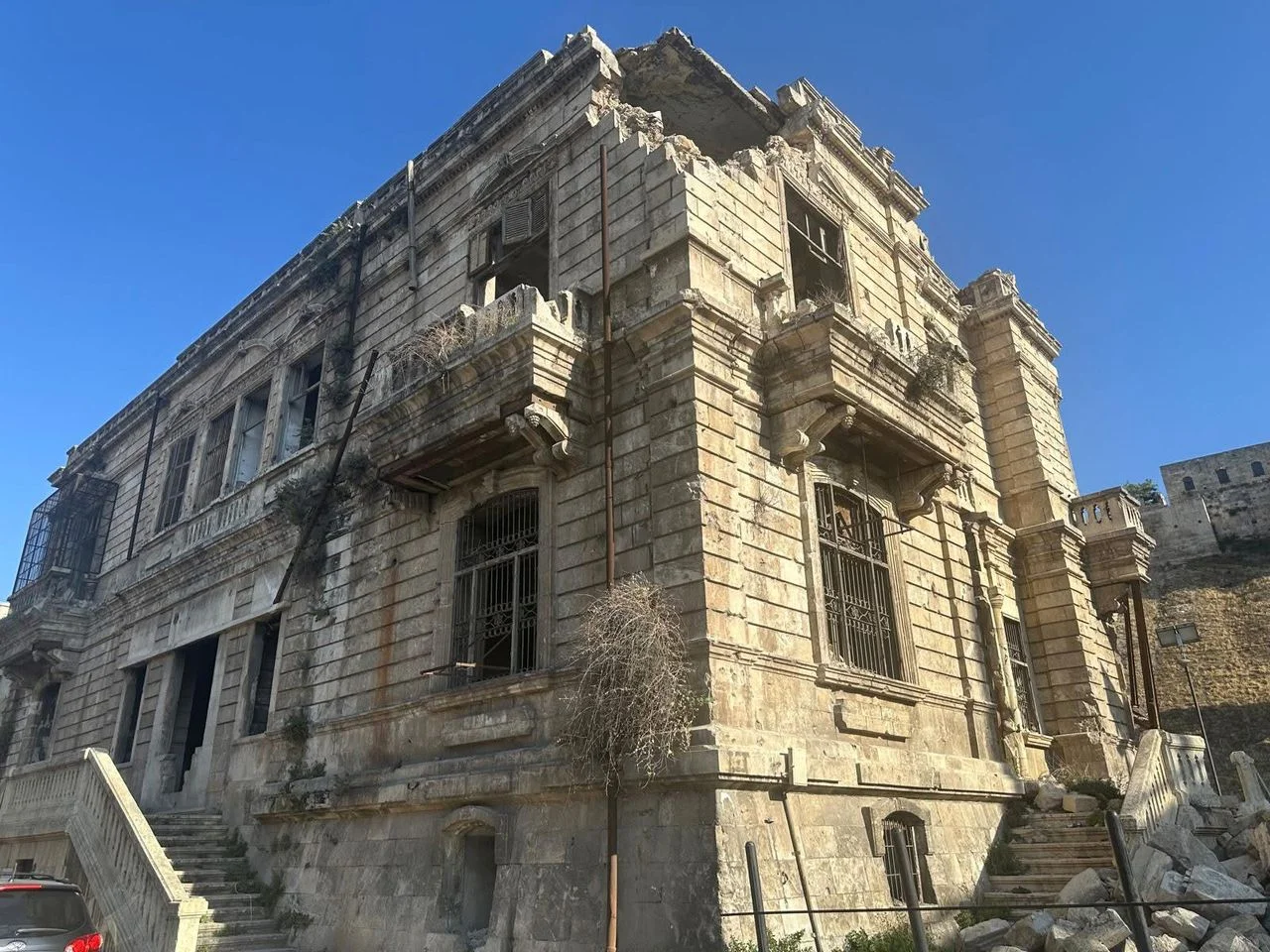 مبنى-الهجرة-والجوازات-في-حلب